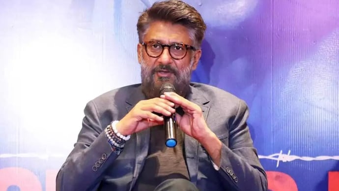 NewsAlgebraIND's tweet photo. BIG NEWS 🚨 The Kashmir Files Director Vivek Agnihotri turns down Oxford Union's invitation for an Anti India debate on Kashmir.

Big Insult of Oxford Union !! Share MAX 🔥

Title of Debate was "This House Believes in an independent state of Kashmir"

Several Pakistanis & British MP Naz Shah were also invited.

Vivek Agnihotri said the theme of Kashmir debate was "offensive, anti-India, and anti-Kashmir. Kashmir Hindu's story is not a debate topic"
