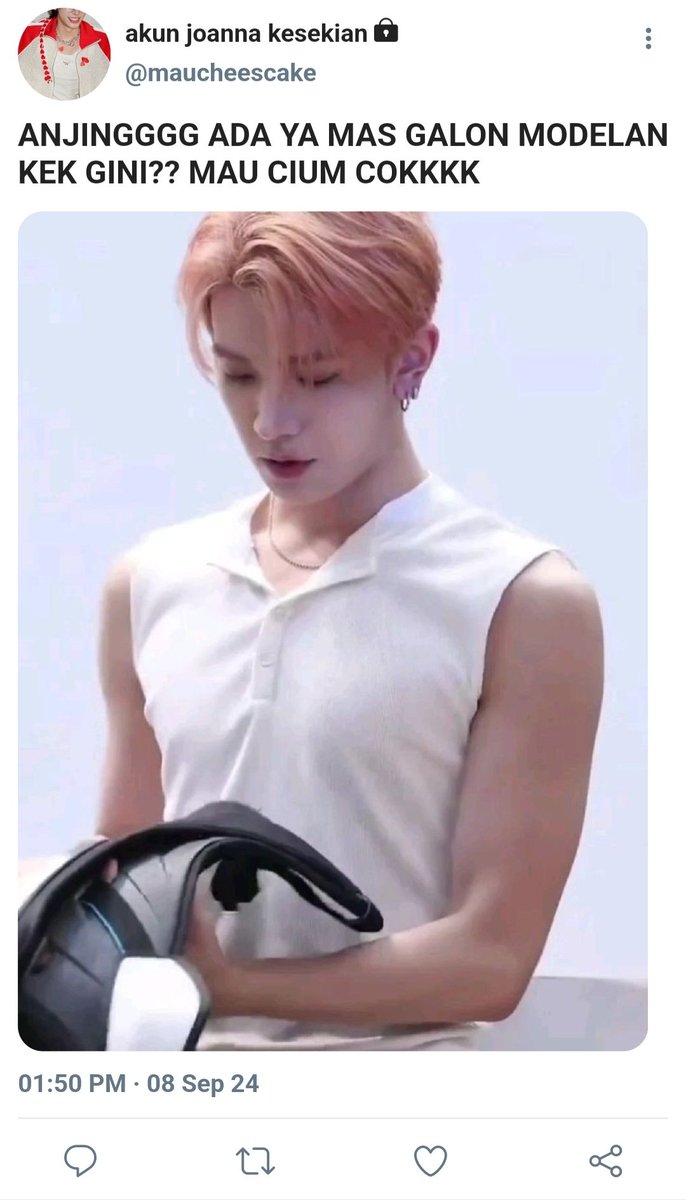 iHugHijek's tweet image. heejake au 🔞

; ketika joanna si blasteran indo × aussie keringat dingin di hadepin sama hargya, si mas-mas galon ganteng langganan di kost nya.