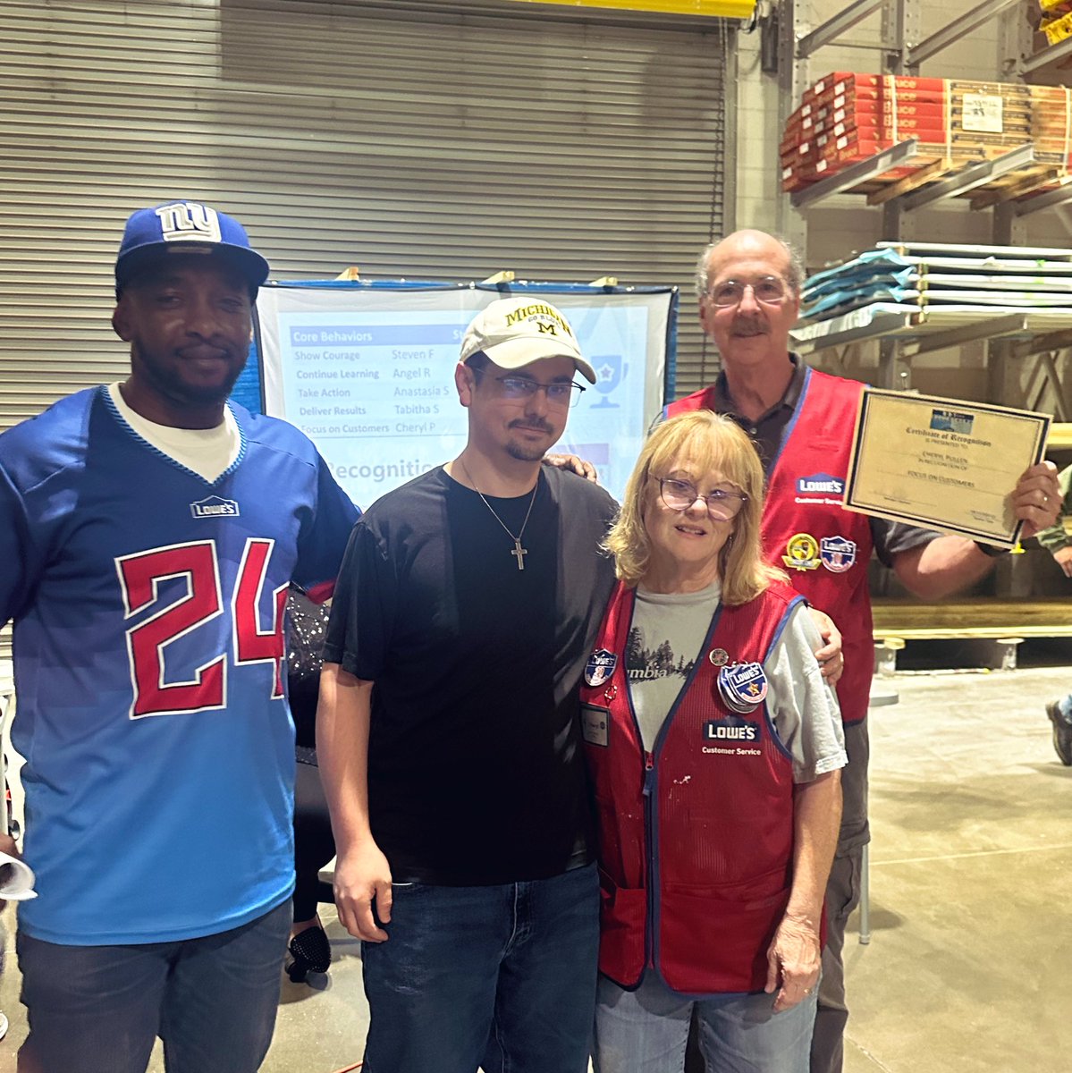 Lowes_1803's tweet photo. ✨ 1803’s All Store Meeting! ✨

#Lowes #Culpeper #HungryToWin #D1290 💪🏼 https://t.co/LluEuFasN3