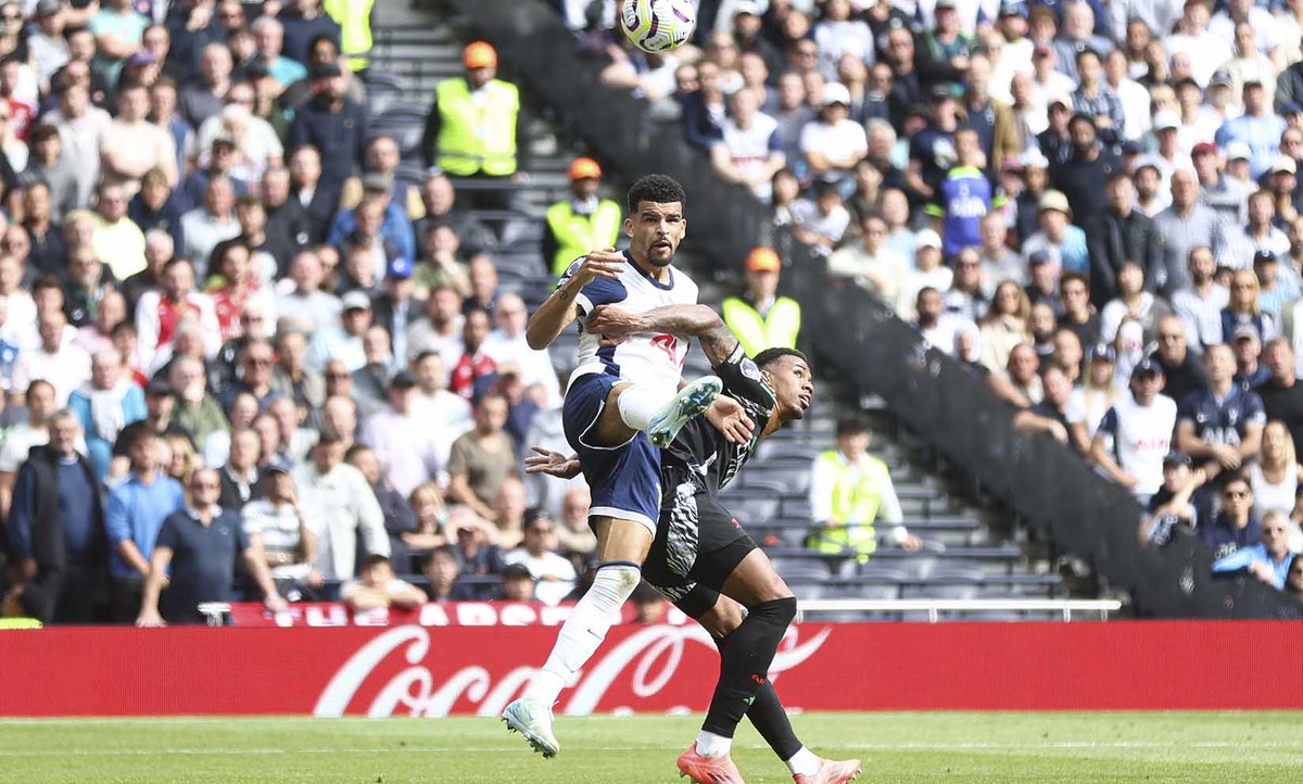sportz_point's tweet image. Half-time | TOT 0-0 ARS

Seven yellow cards, couple of chances for both teams, saves from both goalkeepers and we have a goalless first-half in North London Derby.

TOT 0-0 ARS

#TOTARS LIVE Updates 👇

#Asenal #TottenhamHotspur #PremierLeague 

sportzpoint.com/football/totte…