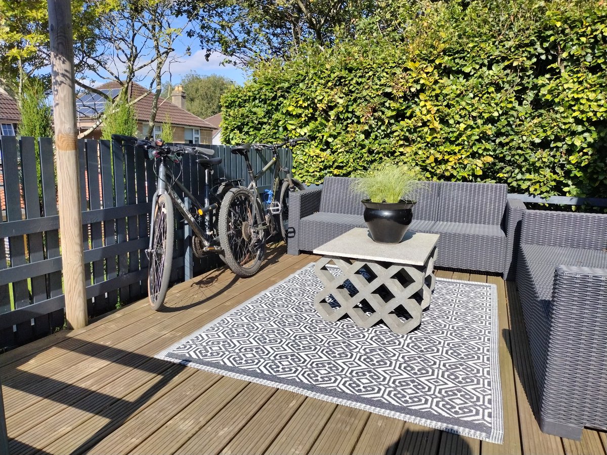 Today in Why Am I Like This: at an Airbnb, I dropped my keys (car house bike) under the decking &amp; spent a panicked few minutes lying on my front playing the highest-stakes grabby-claw game with some BBQ tongs. It worked!

Beautiful weekend in Bath, we cycled the Two Tunnels today