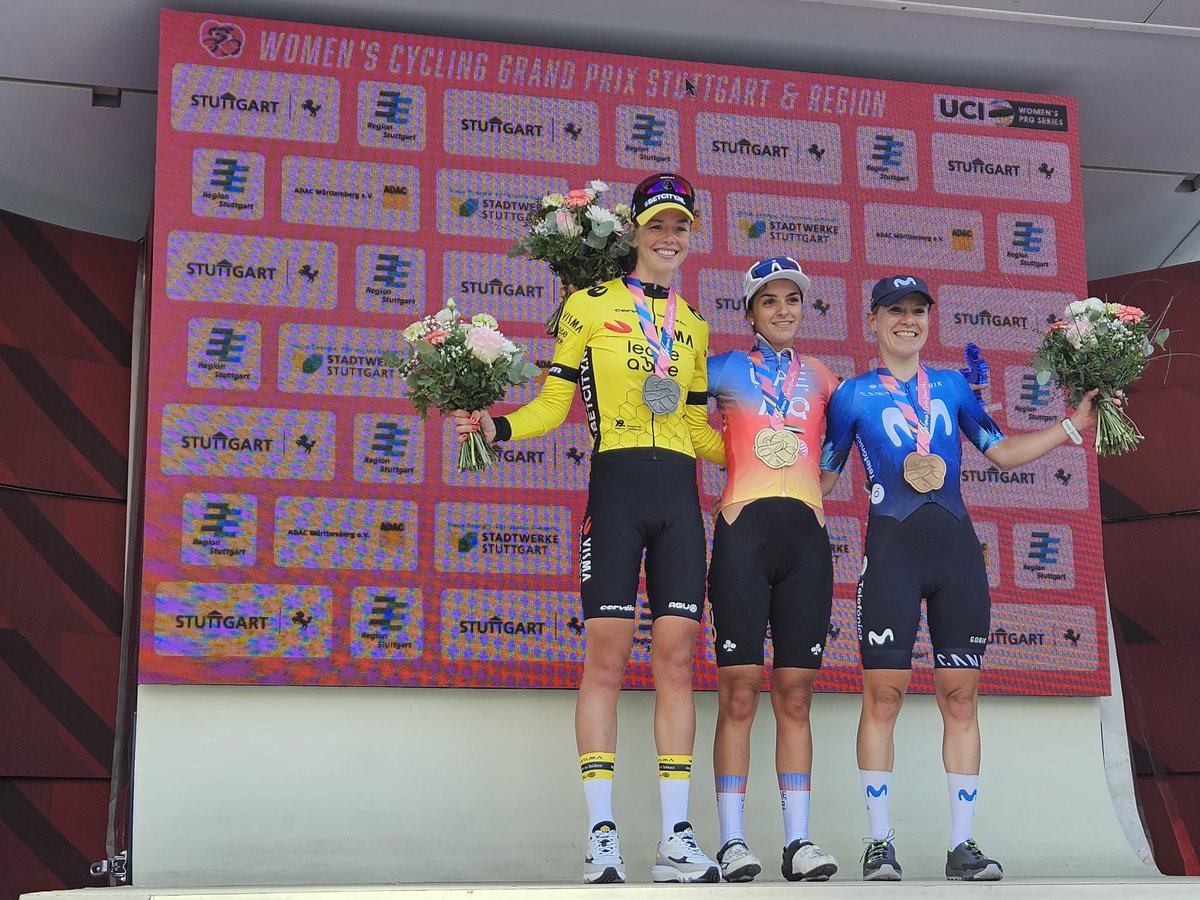 visma_lab_women's tweet image. 🇩🇪 #GPStuttgart 

Smiling on the podium. ✌️