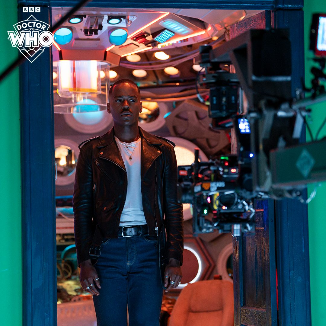 bbcdoctorwho's tweet photo. Right before the magic happens... 🎬 #DoctorWho https://t.co/GDTb0B4twz