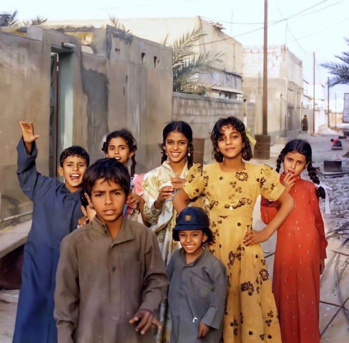 جيل الثمانينات هم الذين اعمارهم الآن ما بين ٣٤ سنة الى ٤٤ سنة
اثبت حضورك اذا كنت منهم؟