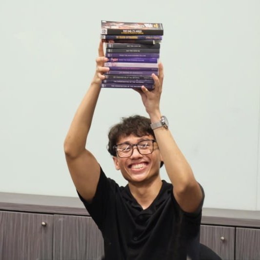 Flex ko lang books ko saka braso ko 😂