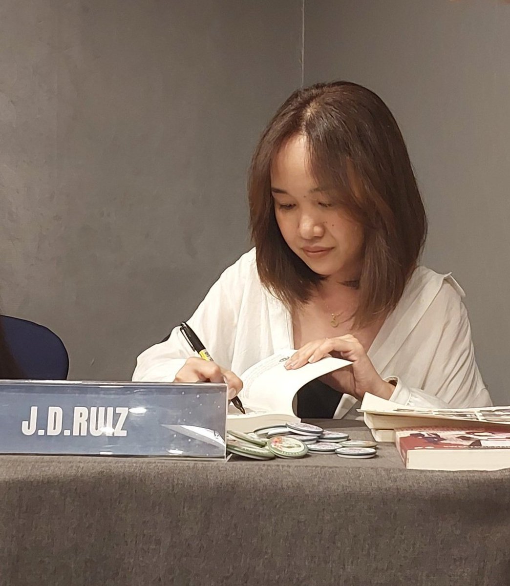 seccaherald's tweet photo. Before we all retire for the night, this Maiden would like to congratulate our dearest Mother G, @jdruizwattpad, on the release of her book 'To Bewitch a Beast'.

I'm proud to be your reader, Mader. 💚
To Bewitch A Beast is so pretty✨️

📸 by @levibuiltmerain https://t.co/COmj5uWzku