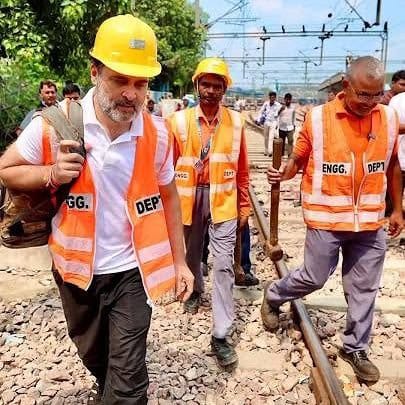 Bsp71C's tweet photo. माननीय रेल मंत्री जी विभाग पदोन्नति कोटे के अंतर्गत होने वाली परीक्षाओं में ट्रैकमैन को भी बैठने का मौका दी जाए!
ट्रैकमैन भी शिक्षित है LDCEOpen to all देना होगा
#Justice_For_Trackman #Ldce_Open_To_All 
@RahulGandhi @PMOIndia  @aajtak @AshwiniVaishnaw @vijaykbandhu @aajtak https://t.co/0VEhzxc5k0