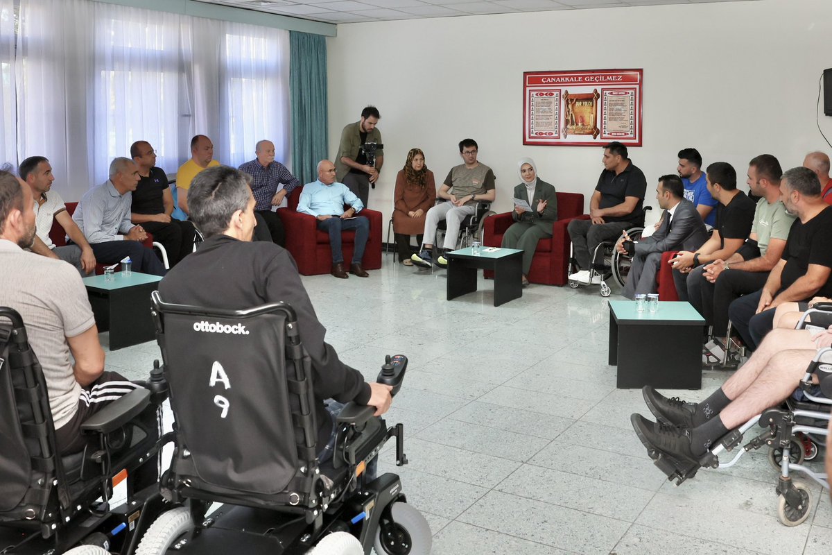 📍Gazi Uyumevi

Gücü, sabrı, vatan sevgisi ve kahramanlıklarıyla yeni nesillere ilham kaynağı olan kıymetli gazilerimizi ziyaret ettik.

Gaziler Fizik Tedavi ve Rehabilitasyon Eğitim ve Araştırma Hastanesi gibi gazilerimizin bir taraftan tedavi hizmeti alırken bir taraftan da