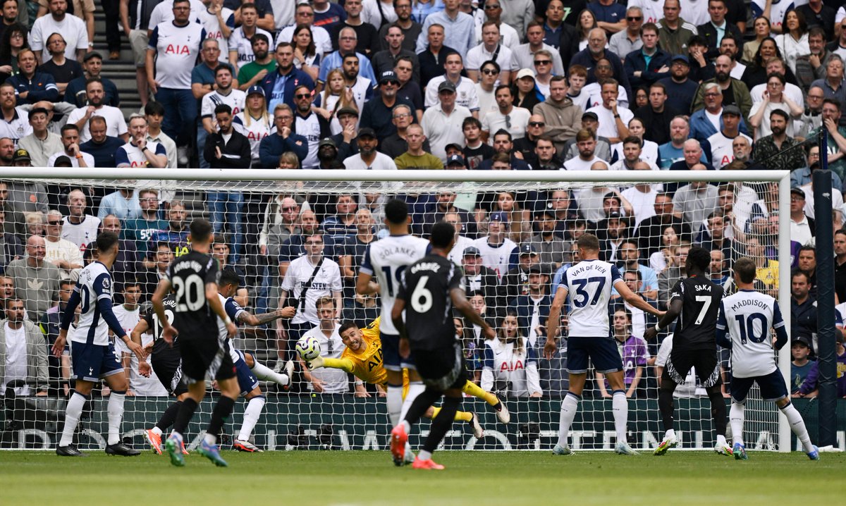 sportz_point's tweet image. Second half starts in London!

No changes from Ange despite five Spurs players being on yellow card. No changes for Arsenal as well.

TOT 0-0 ARS

#TOTARS LIVE Updates 👇

#Asenal #TottenhamHotspur #PremierLeague 

sportzpoint.com/football/totte…