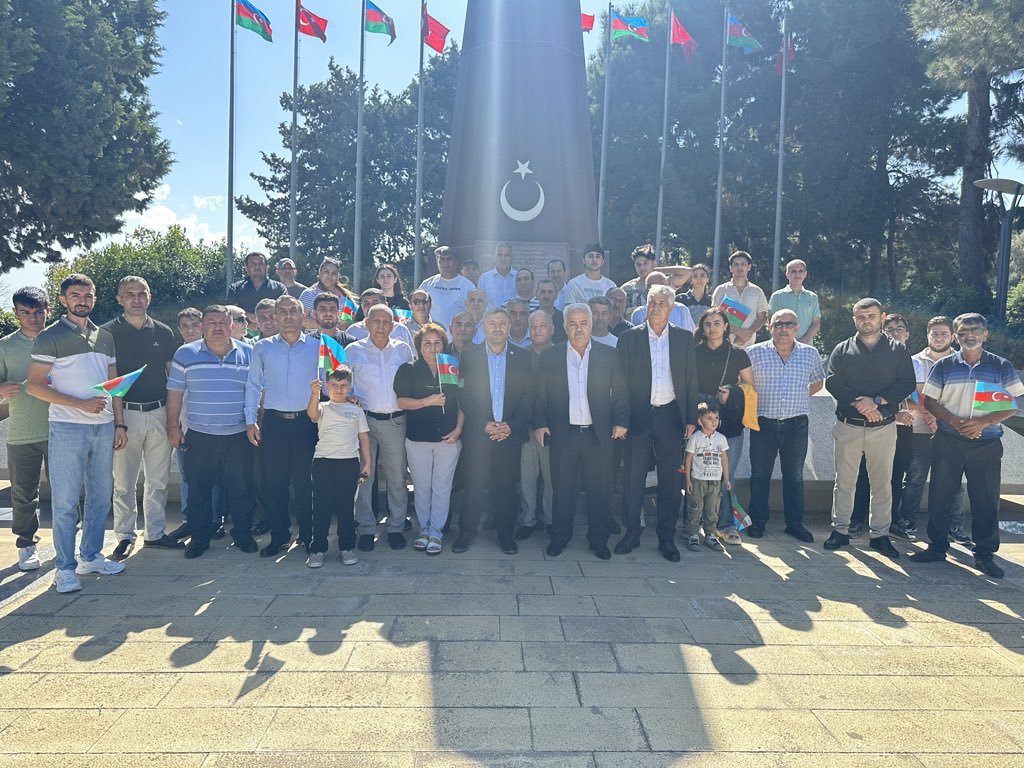 SamirAsadli's tweet photo. Bu gün Bakının işğaldan azad edilməsindən 106 il ötür. Vətəndaş Həmrəyliyi Partiyası olaraq başkənd günü ilə bağlı Türk Şəhidliyini ziyarət etdik. https://t.co/BRlMhy5TYt