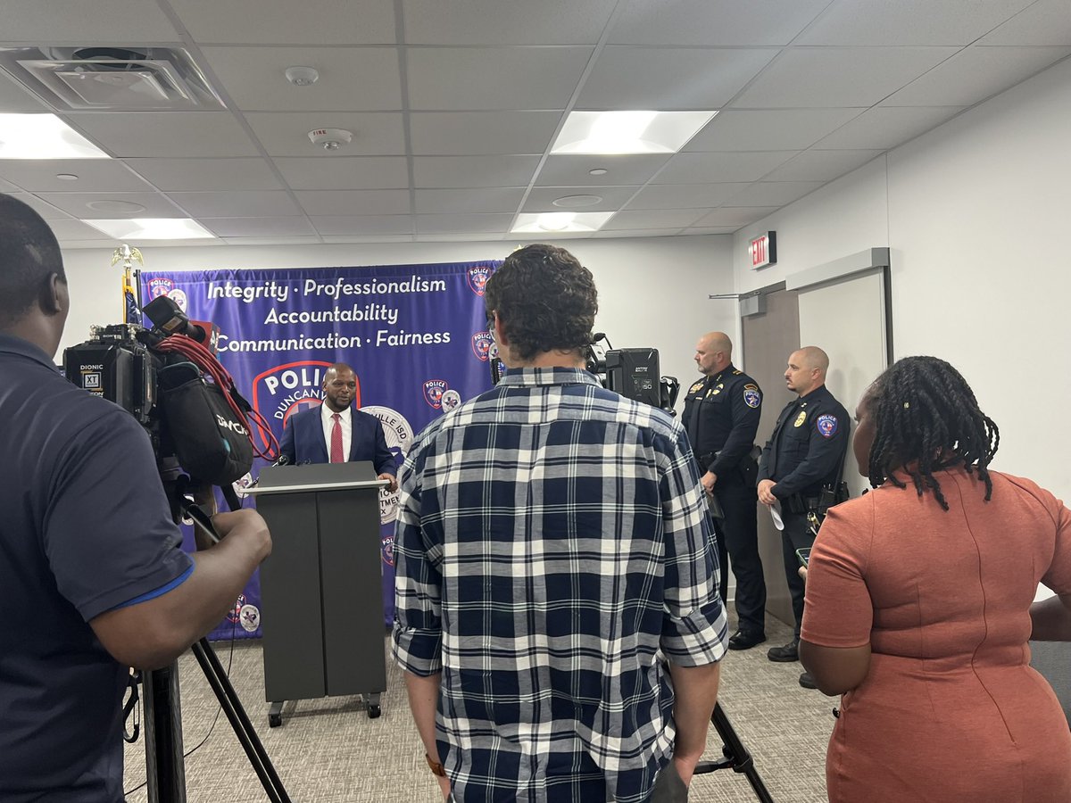 Connie_Connects's tweet photo. The week leading up to our first home game was not for the weak!! #LEADwithIMPACT
✅Championship signage updated
✅Field name repainted 
✅Press conference organized 
✅Game-day media managed https://t.co/mE0h6RZfih