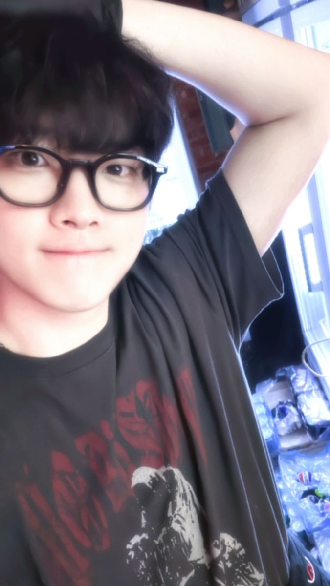 now_happy_cm's tweet photo. 전 부칠까요?                                             전부 칠까요? https://t.co/a5g8PBLkSE