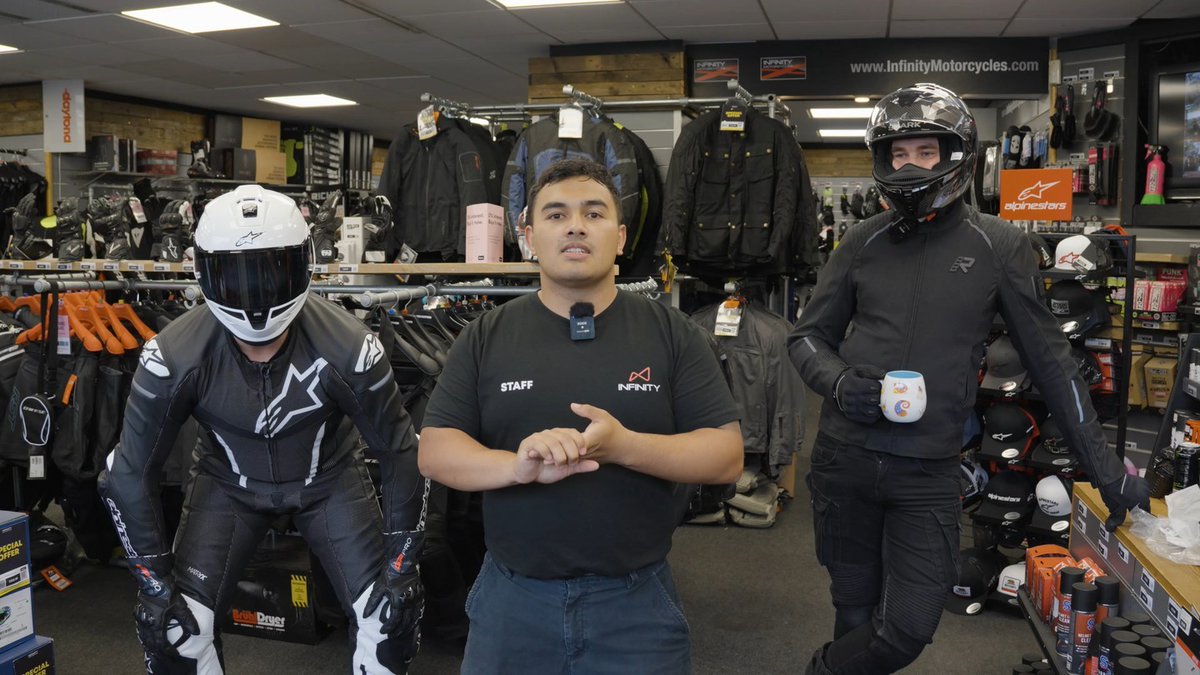 InfinityMoto's tweet image. Join the Infinity Motorcycles Oxford team for their top picks for motorcycle gear in hotter weather!

From the Rukka Spirit-R, Knox's Seasonless collection to Merlin's 2024 range ✨
⁠
Watch now on our YouTube channel  👉bit.ly/4gsa7t2

#motorcyclegear #rukka #knoxarmour