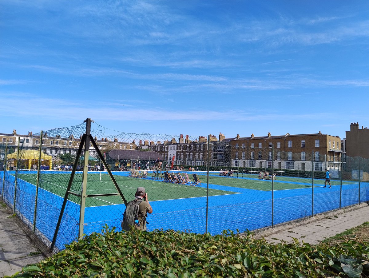 No Expert tweet media