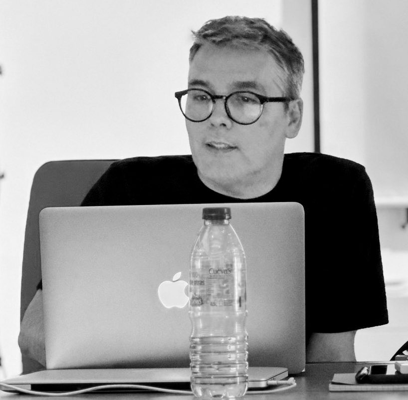 ladocumental_ed's tweet photo. Junto al artista estará el editor Álvaro de los Ángeles, con quien conversará sobre las posibilidades de la fotografía y de los libros en un contexto artístico cada vez más etéreo. https://t.co/TGDRBHHujm