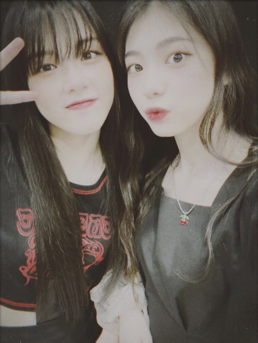 next10ve's tweet photo. 미녀들의만남영원하길…
걸플우정뽀에버임😭😭😭 https://t.co/wRkFvlbn8I