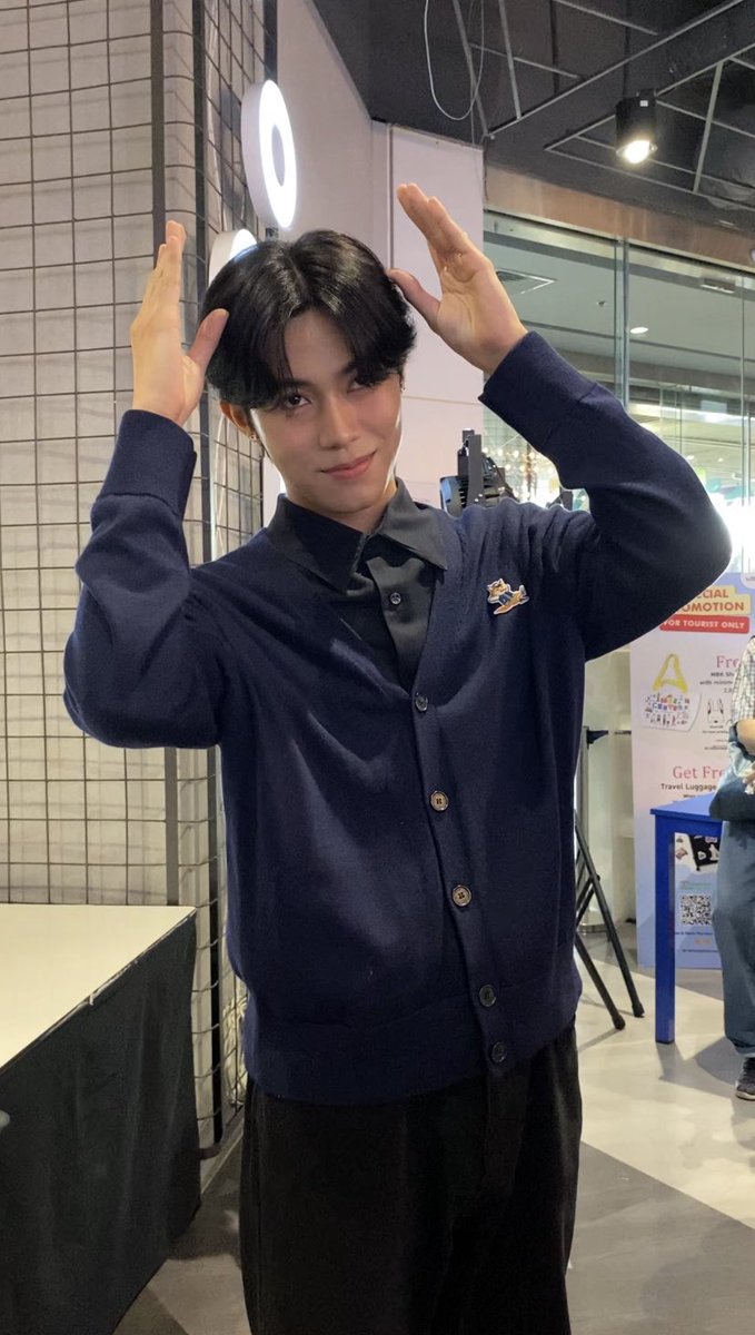 jjaonoey's tweet photo. พี่โอมหล่อมากคับ🧡

#OhmPRIMETIME  #PRIMETIMEth
#PRIMETIME_TimeToLove_Fansign https://t.co/Ap1ZAvQRsP