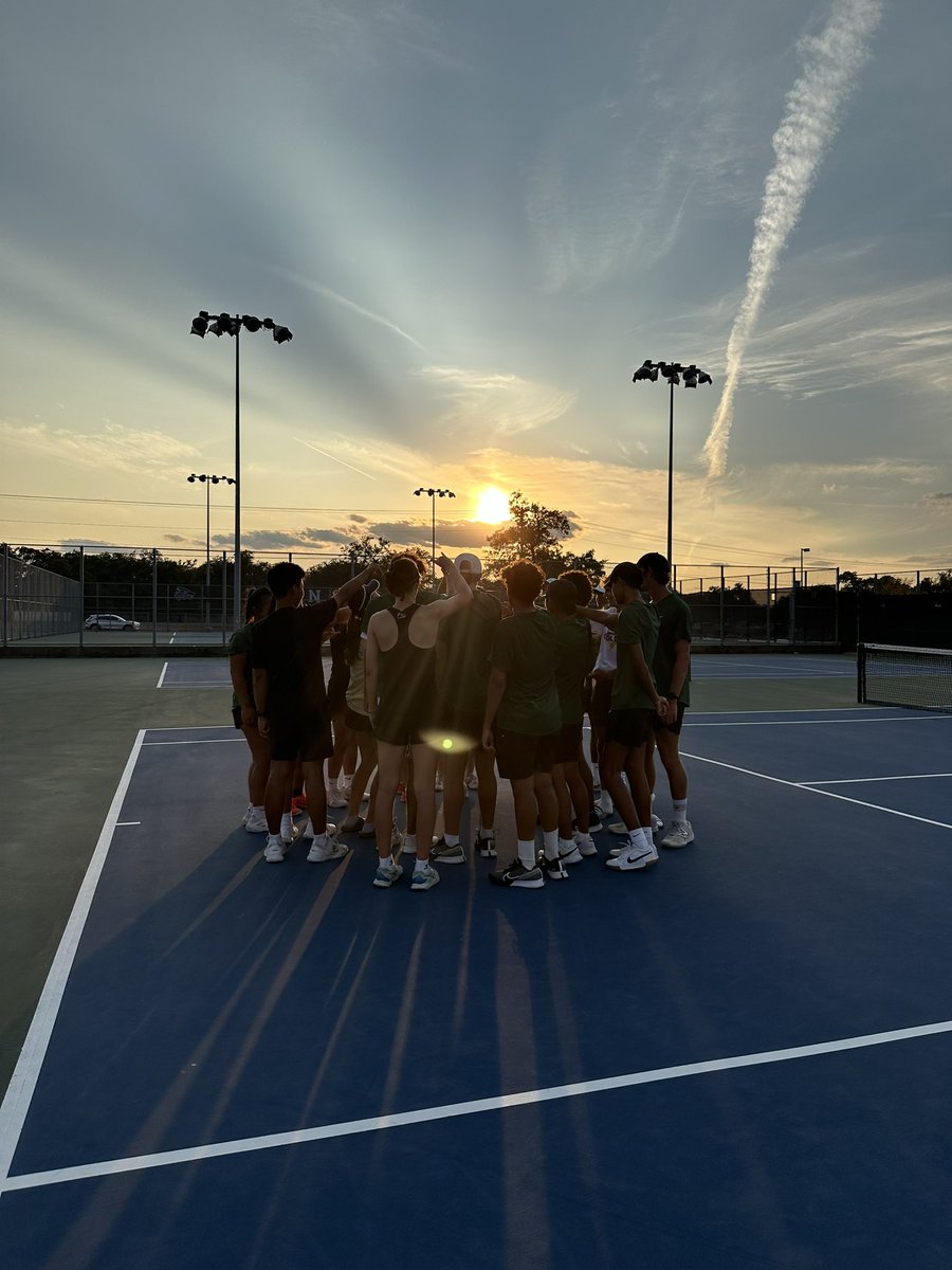 Congrats varsity on their 13-6 win over Glenn on Friday! Keep it up wolves! 🐺🎾 #cpproud #twolves