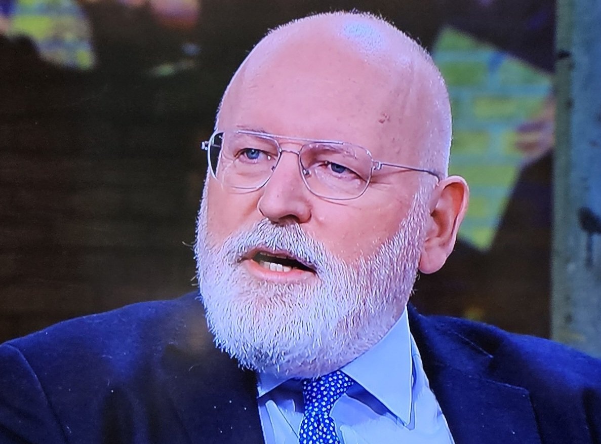 Bijna een HALF MILJOEN woningen tekort, Nederlanders slapen in tentjes &amp; asielzoekers vertoeven in HOTELS maar als het aan Timmermans ligt komen er gewoon nog 50.000 asielzoekers per jaar ons land binnen! 

Doe een ❤️ &amp; RT als je Timmermans ook SPUUGZAT bent!