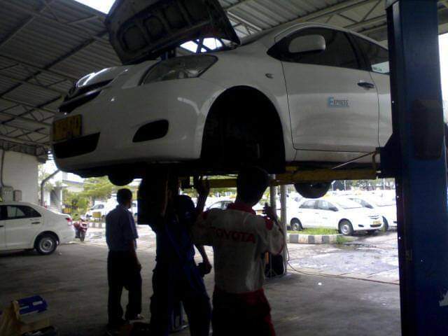 NicoDL0811's tweet image. #Throwback2013 #Flashback2013

Taksi @Express_Group MA 2085 sedang di hanggar Pool Taksi Express MA (Mega Pool Express Group), Batusari, Batuceper, Tangerang pada 11 Desember 2013

Sumber Gambar : Facebook