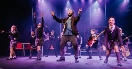 FairyPowered's tweet photo. #REVIEW

#4* for School of Rock at York Grand Opera House

"Time and time again they elevate the standard of amateur theatre”

https://t.co/IRFumE9Lya

#schoolofrock #YorkStage #yorkgrand #theatreyork #grandoperahouse #theatre #york #fairypoweredproductions https://t.co/d2pCmgAW7D