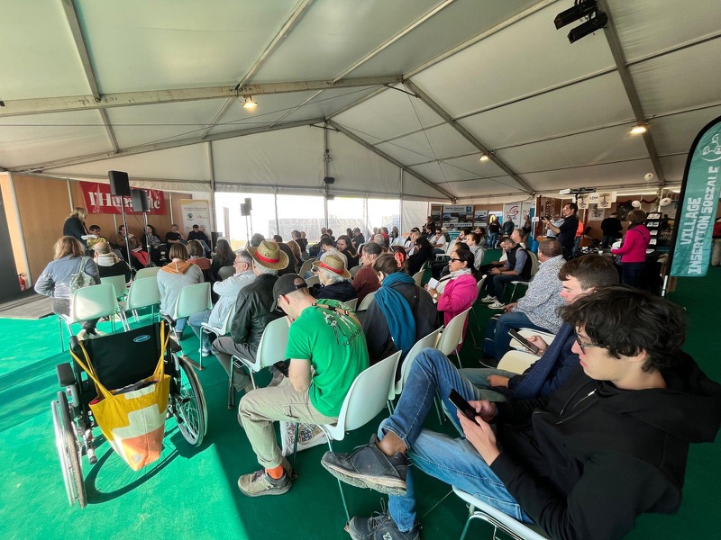 Heureux d'avoir participé  à un débat avec les fédérations de l'insertion par l'activité économique à la <a href="/FetedelHumanite/">Fête de l'Humanité</a> !
L'économie sociale et solidaire est la priorité : partir des besoins humains pour décider quoi et comment produire, en respectant la planète.