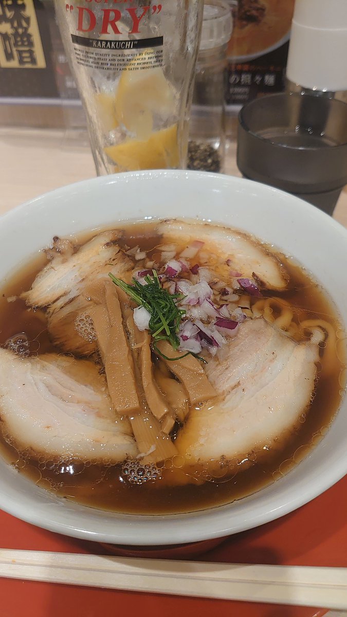 fanati14's tweet photo. 王様になれ観るとラーメンが食べたくなります あとから来た映画とは関係���いお客さんが「ネギのせないで下さい」とオーダーしていて わたくしは静かに見守りましたよ https://t.co/ABjpff3Grs