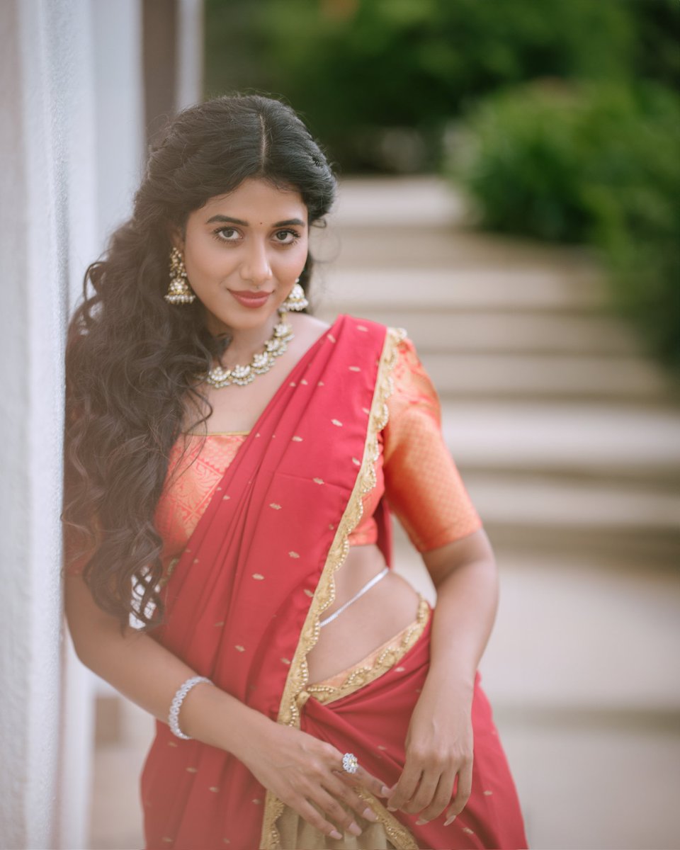 Yuvraaj (@proyuvraaj) on Twitter photo #ShilpaManjunath stealing hearts with her stunning looks in these pictures! 😍💫
<a href="/ShilpaManjunat/">Shilpa Manjunath👑</a> <a href="/UVCommunication/">UV Communications</a> #ShilpaManjunath stealing hearts with her stunning looks in these pictures! 😍💫
<a href="/ShilpaManjunat/">Shilpa Manjunath👑</a> <a href="/UVCommunication/">UV Communications</a>