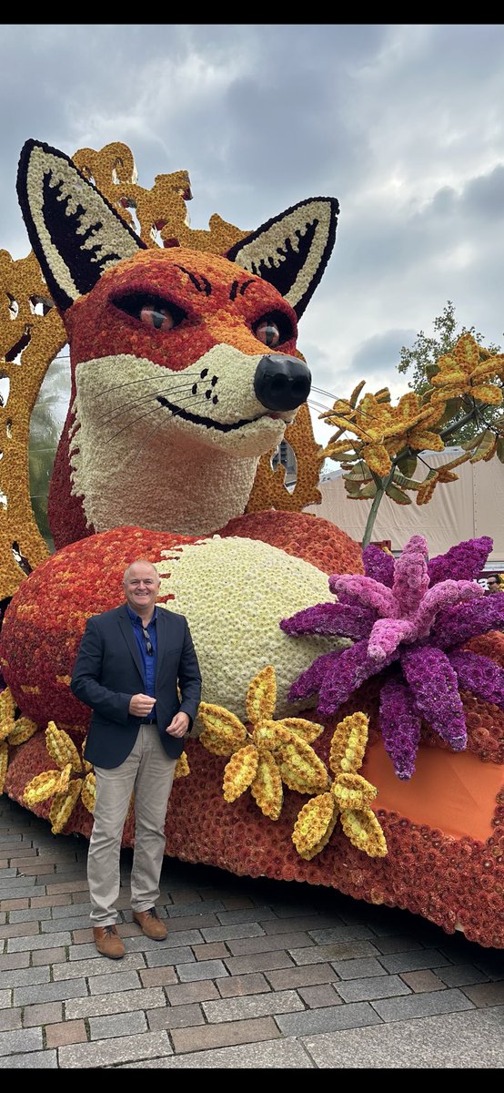 Wat een werk is er verricht om deze prachtige praalwagens te laten zien tijdens Coro en Cultuur te Valkenswaard.
Het thema van dit jaar luidt als volgt: ''In geuren en kleuren verhalen doorgeven''.
#valkenswaard