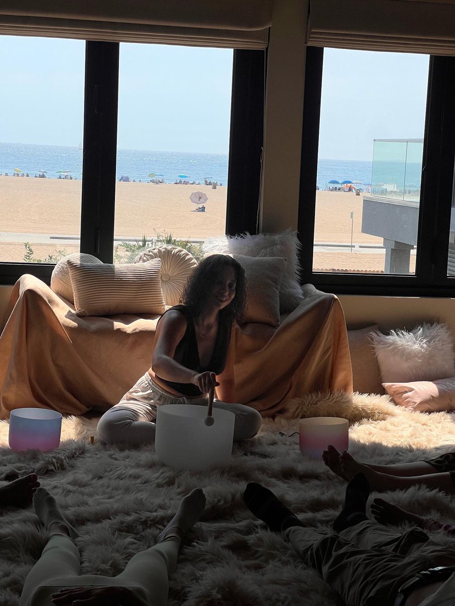 diamondoll_nft's tweet photo. GM ☀️ Gentle reminder to rest, reflect, and sit in the gratitude for all you’ve been blessed with this harvest szn.  Who from #web3 wants to connect and experience an intimate breathwork and sound healing journey next month? ⬇️ https://t.co/Rpu1tSeLWB