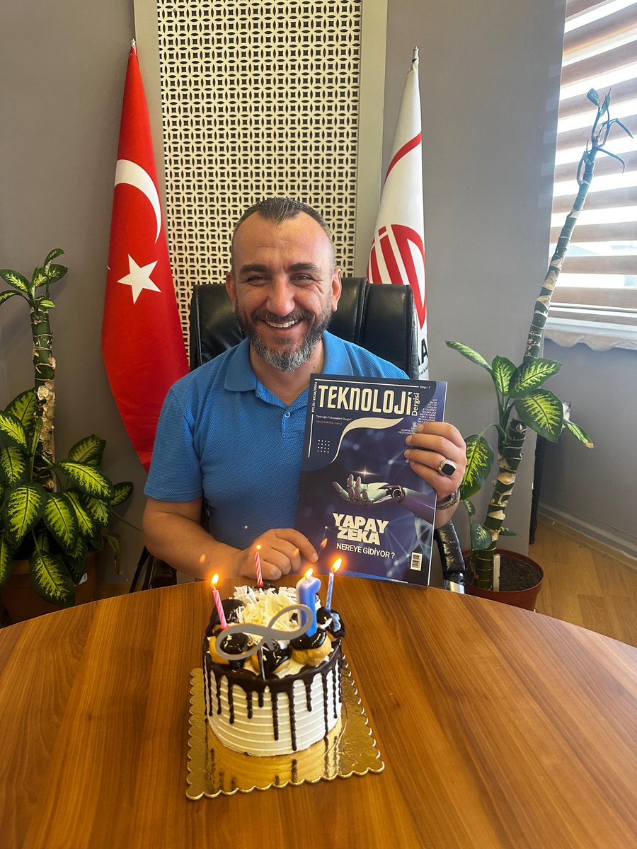 teknolojidergi's tweet photo. TÜYİAD Himayelerinde yayına başlayan #teknolojidergisi ilk sayısında büyük emeği geçen Teknoloji Dergisi Genel Yayın Yönetmenimiz @fundahacisalihoglu ve ekibine teşekkür ediyoruz.Emeği geçen tüm dostlarımıza teşekkürlerimi bir borç bilirim.

https://t.co/dRYCgvBw44 https://t.co/omElAynTBS