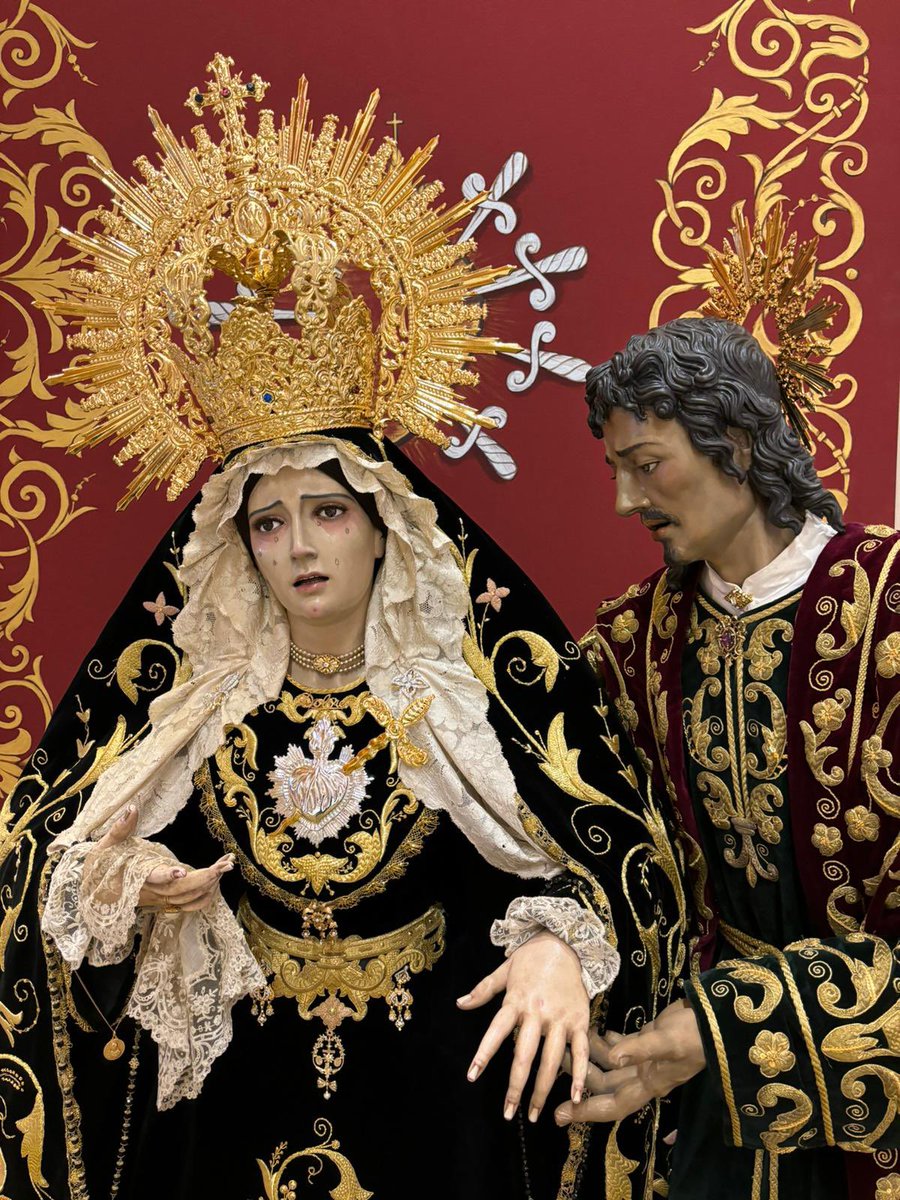 CULTOS - Nuestra Señora de los Dolores, junto a San Evangelista, se disponen para el besamanos de nuestra Sagrada Titular, con motivo de ls celebración de la festividad de los Dolores Gloriosos.

➡️A las 20 horas celebraremos Eucaristía en honor de nuestra Madre.

#CofradiasMLG