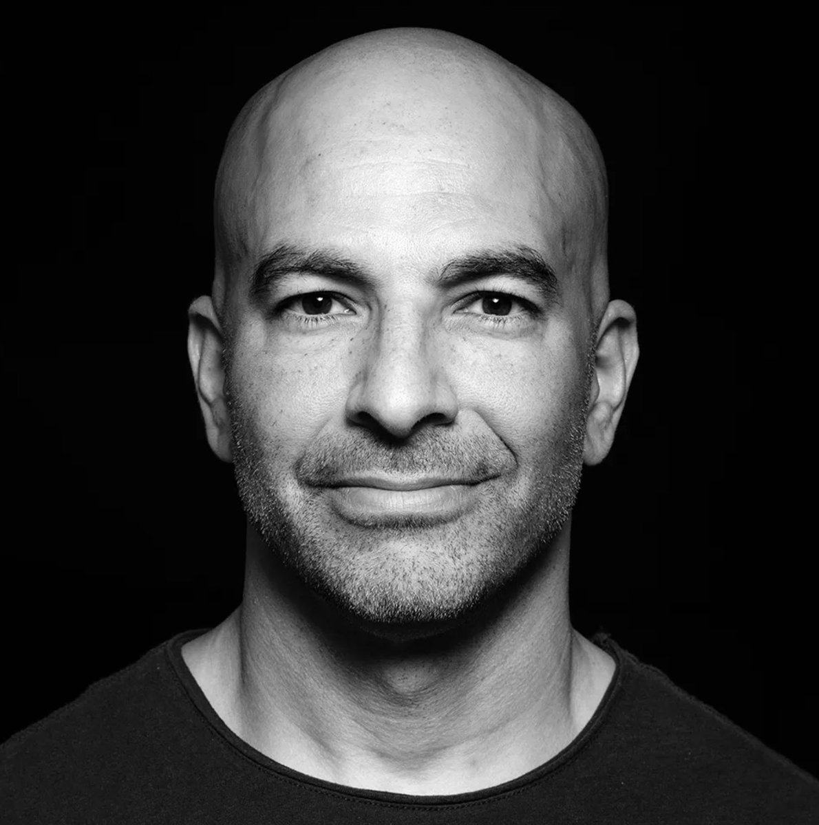 PropositoyVida's tweet photo. Mira a este tipo.

Este hombre es el rey de la LONGEVIDAD.

Conoce al Dr. Peter Attia.

Se ha pasado la vida descubriendo cómo los seres humanos pueden VIVIR más de 100 años (sin enfermedades).

Aquí tienes 5 hábitos de Attia que te mantendrán joven y en forma para siempre: https://t.co/D1SlLw9VtG