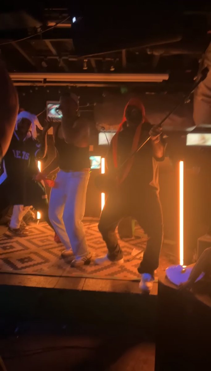 VeezyLaMarTV's tweet photo. Popped out at my brother show and lost my MIND ! https://t.co/pAsVqgJhvQ