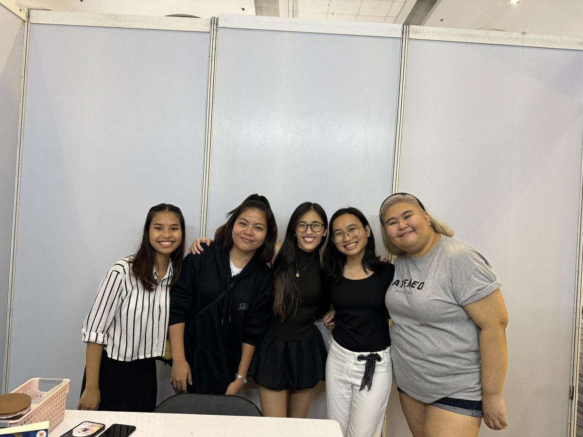 arrowheadswp's tweet photo. thank you everyone 😭🥹 kahit na unofficial event, thank you for stopping by sa MIBF, for saying hi, for all the gifts 💘 my heart is so full! https://t.co/HV9b6ErK8R