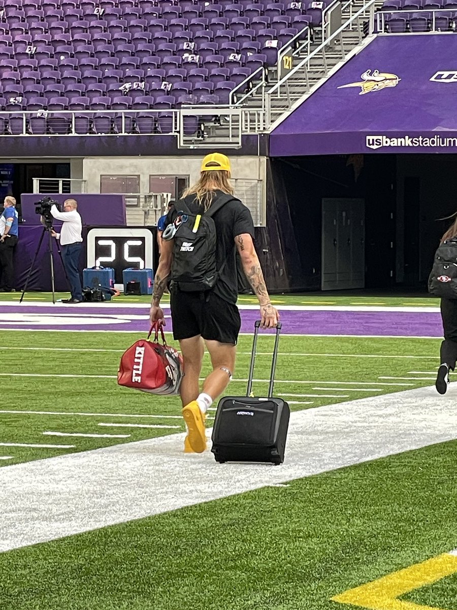 Dawn Mitchell (@dawnatfox9) on Twitter photo Most hilarious exchange:
As <a href="/gkittle46/">George Kittle</a> is leaving the field some fans yells “I love you George Kittle!” without missing a beat George yells back “I love you random citizen!”
Protect Kittle at all costs 😂 Most hilarious exchange:
As <a href="/gkittle46/">George Kittle</a> is leaving the field some fans yells “I love you George Kittle!” without missing a beat George yells back “I love you random citizen!”
Protect Kittle at all costs 😂