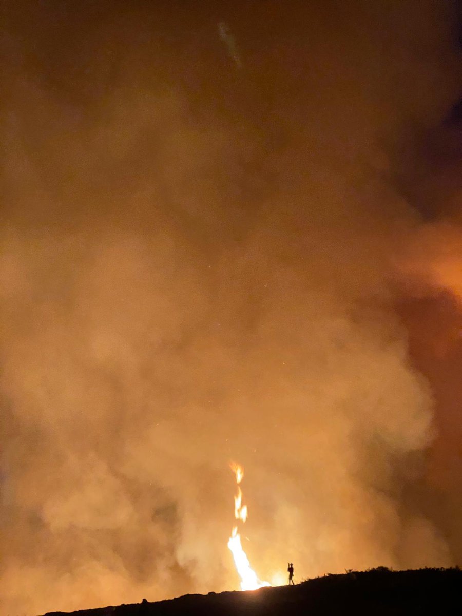 BrifLaza's tweet photo. Incendio de Trez, Laza en donde estamos actuando #Brif Laza muy complicado tal y como preveíamos.
Seguimos dando lo máximo. https://t.co/2K4vQg5owc