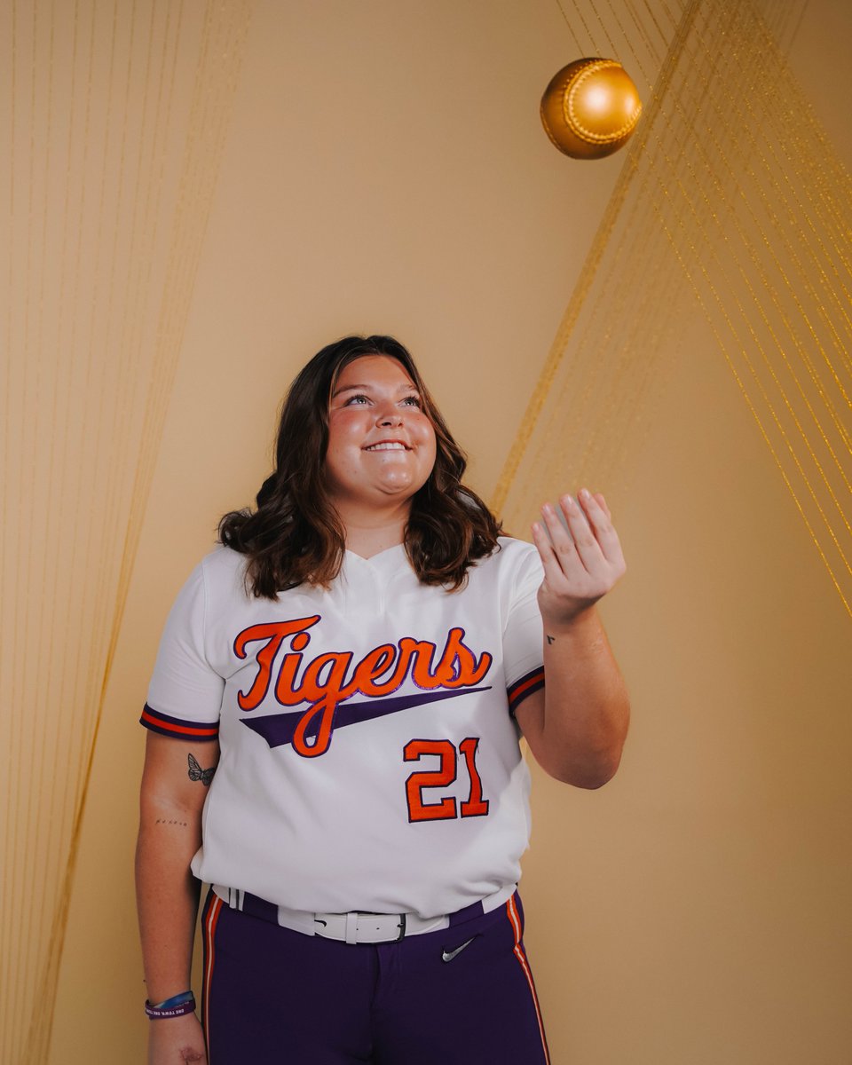 clemsonsoftball's tweet photo. Join us in wishing Jadeyn Ruszkowski a HAPPY BIRTHDAY! 🥳🎂 https://t.co/x2z0P0Sx3Y