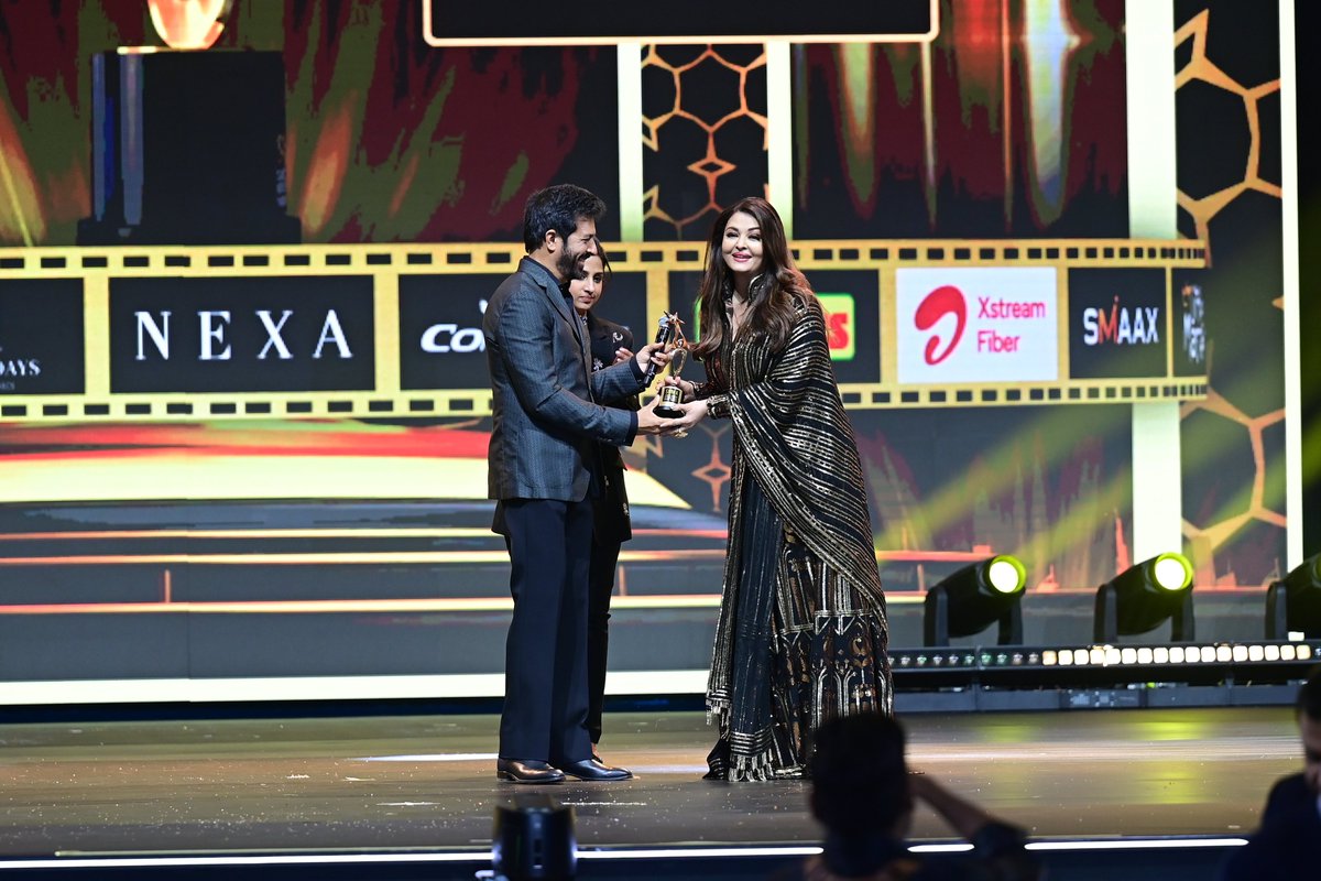 Congratulations to #AishwaryaRaiBachchan for winning Best Actress in a Leading Role (Critics) at SIIMA 2024! Your elegance and powerful performance in Ponniyin Selvan 2 had us all mesmerized.

Confident Group SIIMA Weekend Dubai

#SIIMA2024 #SIIMAinDubai #NEXASIIMA