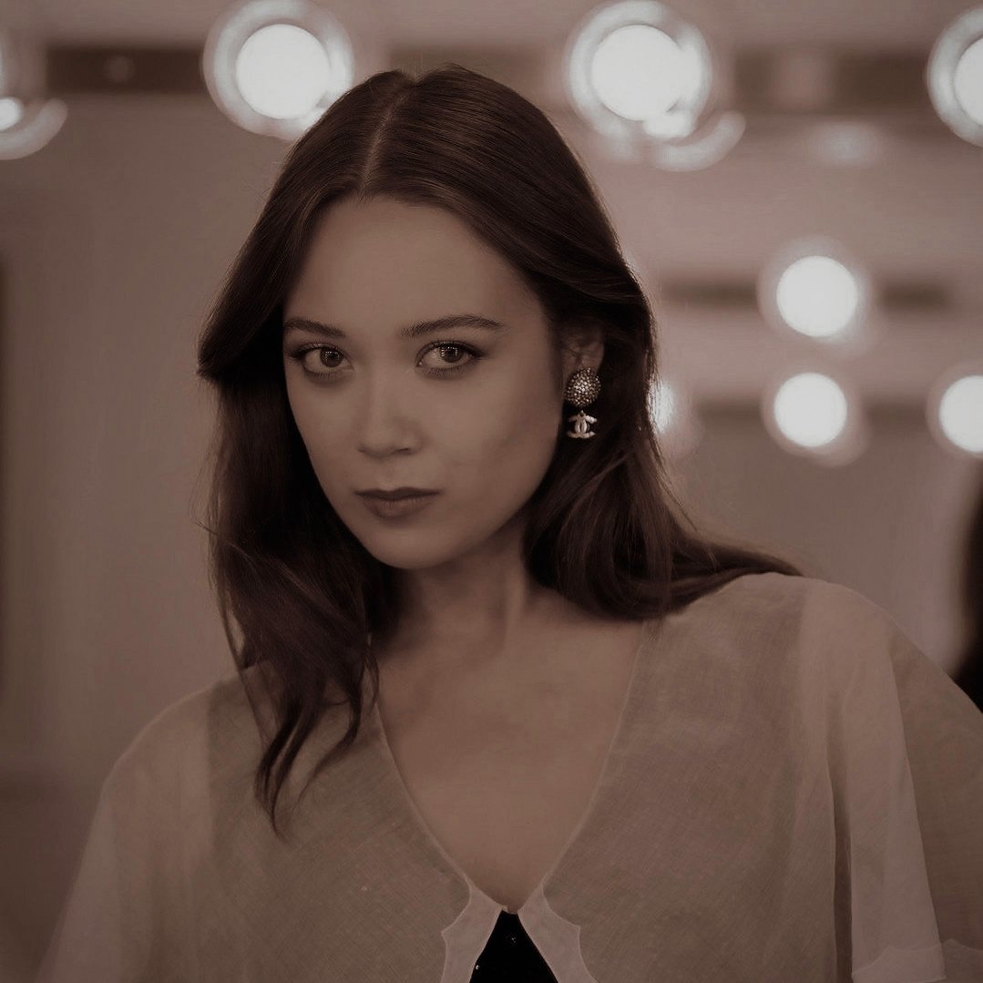 asweetnocturne's tweet image. ⠀

⠀⠀GISELLE KARLSDÓTTIR、林蔚然.⠀

⠀⠀LOVER⠀AND⠀DREAMER.⠀

˚₊·♥︎⁀➷⠀a singer-songwriter, composer, and multi-instrumentalist adored around the world for her use of classical and jazz inspirations in her music.

⠀