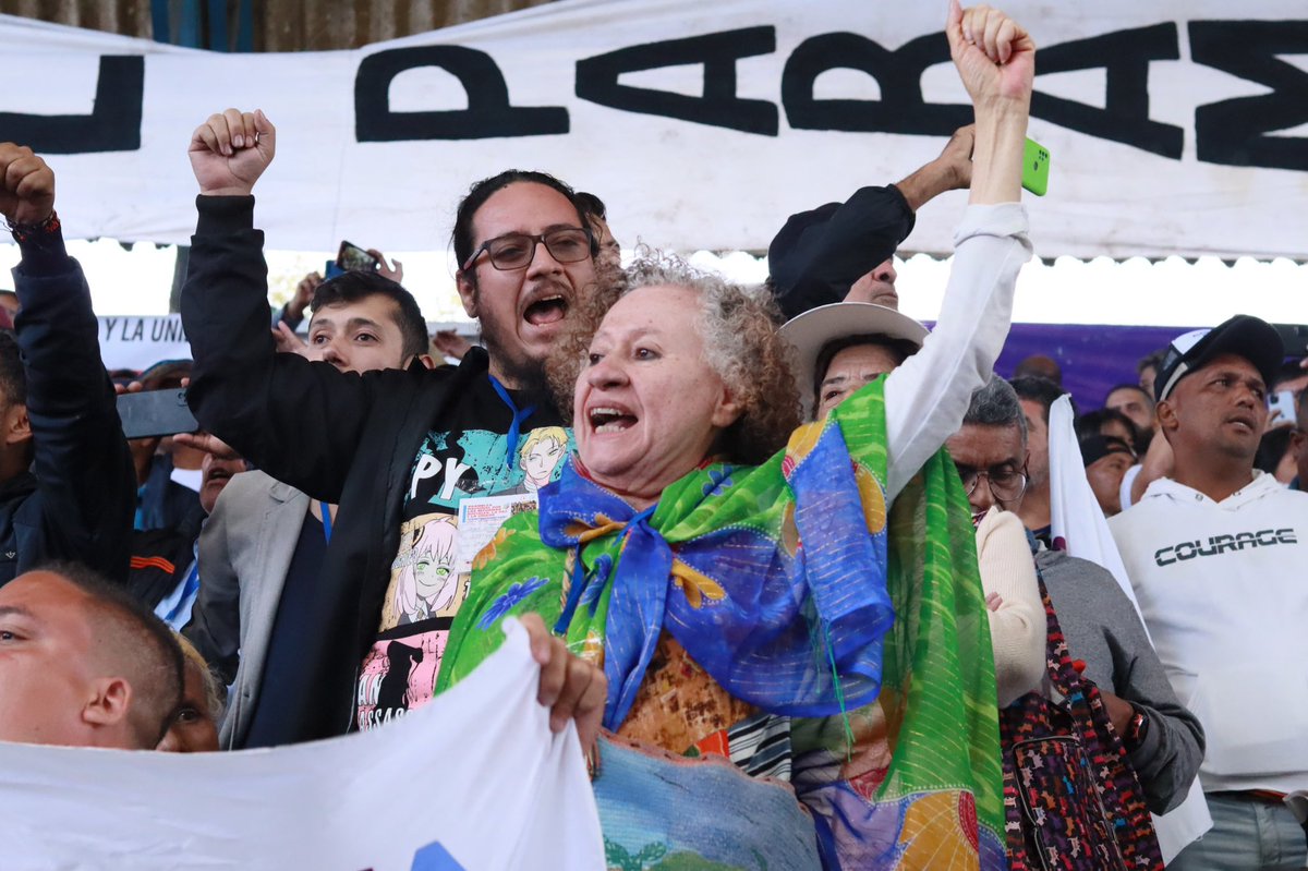 La #AsambleaDelCambio es una expresión de poder popular y democracia que nos orienta la tarea de multiplicar la organización con los #ComitésPopularesDelCambio y la movilización social por la unidad y el cambio para hacer una #RevoluciónPorLaVida

Nuestro trabajo será construir,