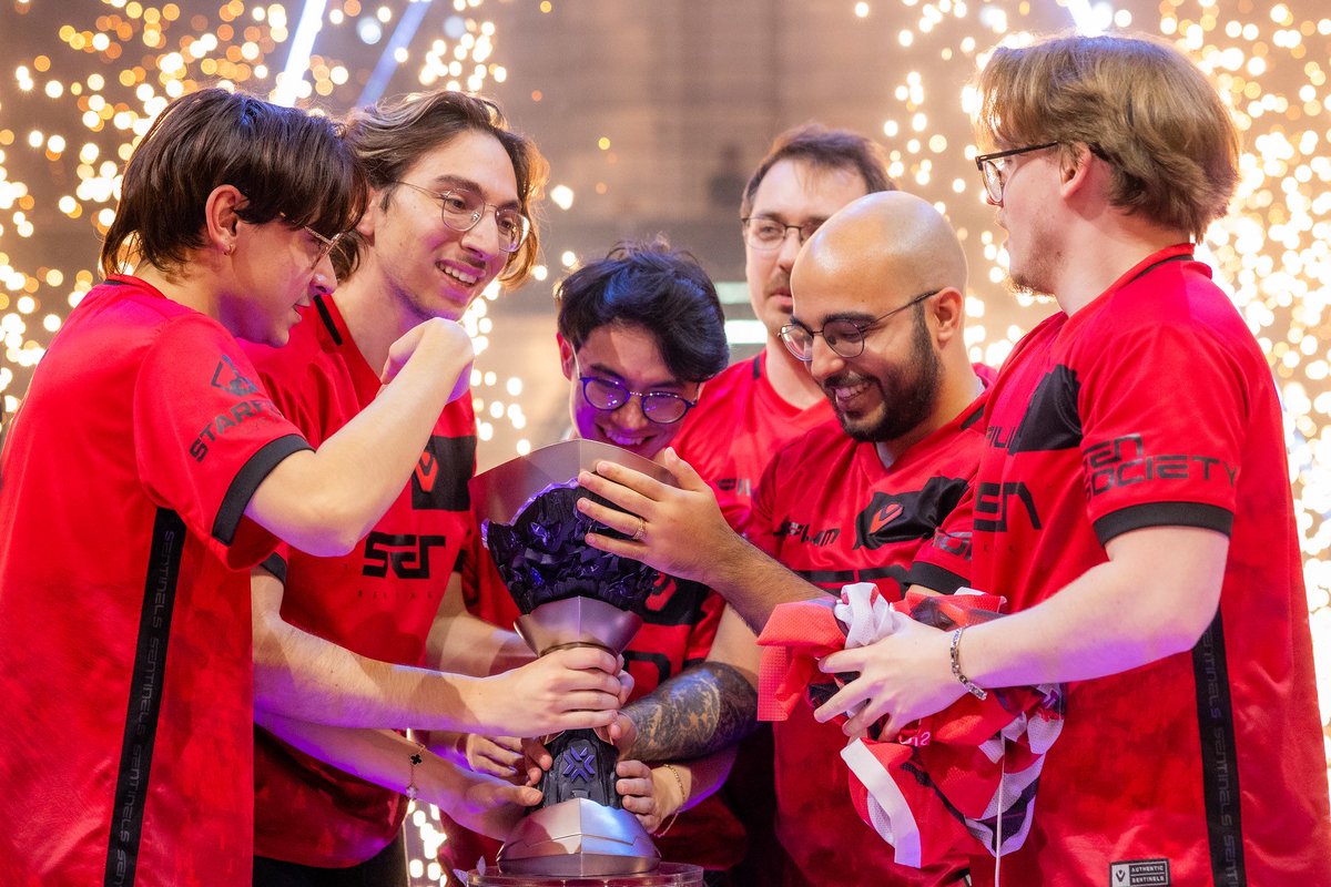 tteddio's tweet photo. actually insane that we’ll never see this roster play together again 🥲 https://t.co/KTdQRyciHI