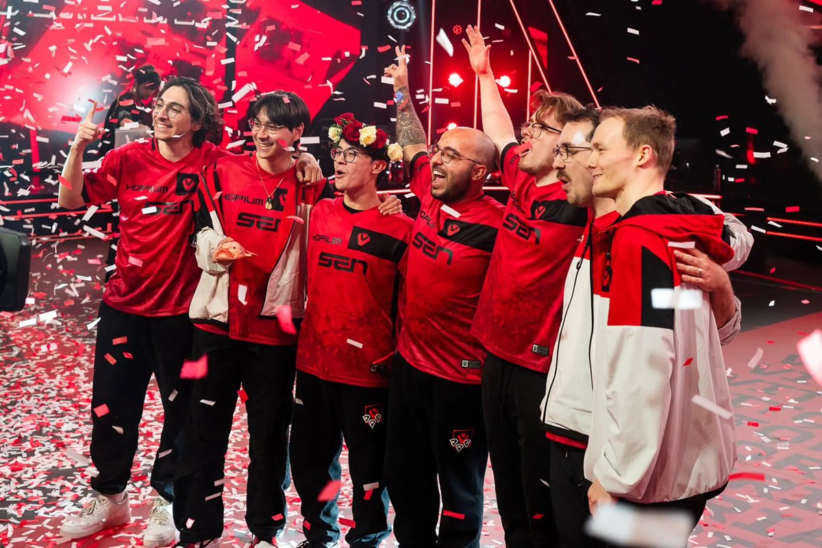 tteddio's tweet photo. actually insane that we’ll never see this roster play together again 🥲 https://t.co/KTdQRyciHI