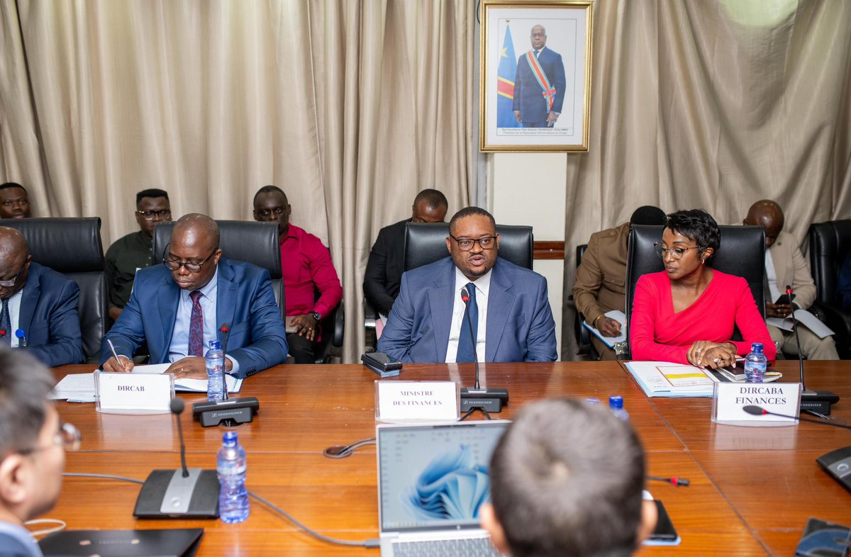 Monsieur le Ministre des <a href="/financesrdc/">Ministère des Finances, RDC</a> <a href="/LikundeR/">Doudou R. FWAMBA LIKUNDE</a> ,

Vous n'avez même pas besoin d'une journée pour payer tous les Inspecteurs du Travail, Contrôleurs et Agents administratifs qui attendons nos 12 mois de primes, salaires de base, transport et logement !

Merci d'honorer la RDC !..