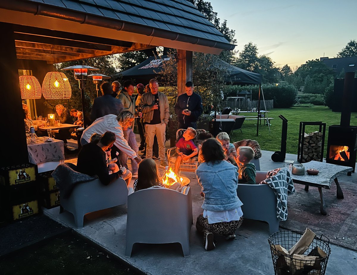 Naast inspanning, ook ontspanning! Afgelopen zaterdag met een groot deel van Team Van der Linde Meppel, partners en kinderen onze AfterSummerBBQ gehouden. Goed sfeertje, mooie middag/avond! Op naar de volgende ….. 😉.