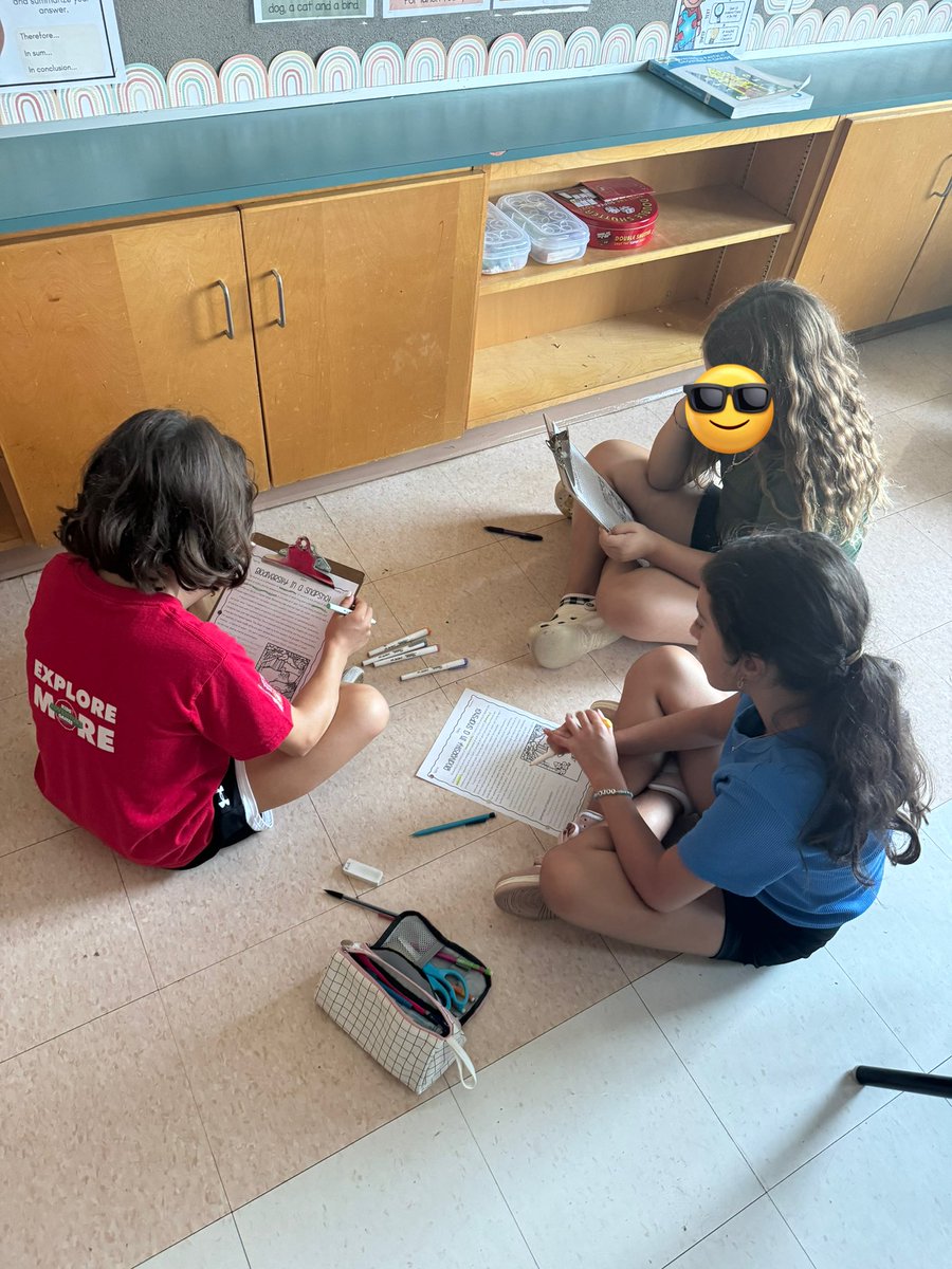 machado_ms's tweet image. Working on summarizing the main ideas of biodiversity as a group! 🌳🐿️🌸🐝