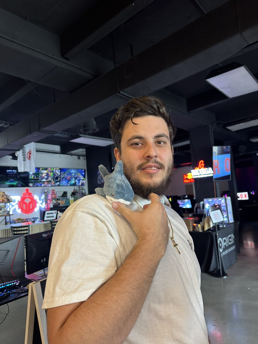 ROKesports's tweet image. Thank you @NSUFlorida esports for coming through and winning our Valorant monthly tournament! 

Next one will be the last weekend of October! 

Go 🦈’s

@ShocTen @ItzJessycuh