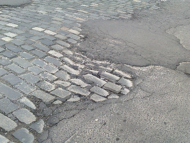 Del_ivered's tweet photo. @EdinReporter @DrScottArthurMP @SheilaGilmore49 Even S Gilmore couldn't be as damaging as the purveyor of #Arthuritis to Edinburgh's streets. https://t.co/liQHX69fcq
