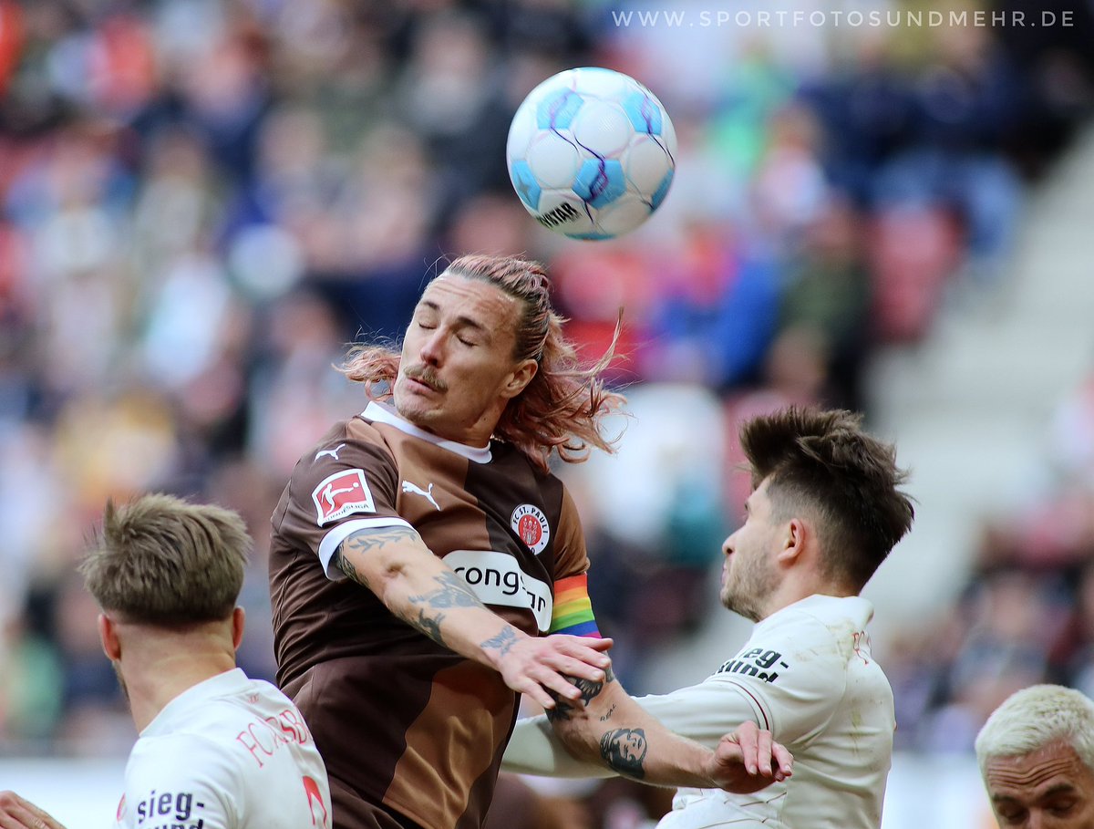 Sportfotowag's tweet photo. #FcAugsburg #FcStPauli #Buli https://t.co/XyYepdxdhY