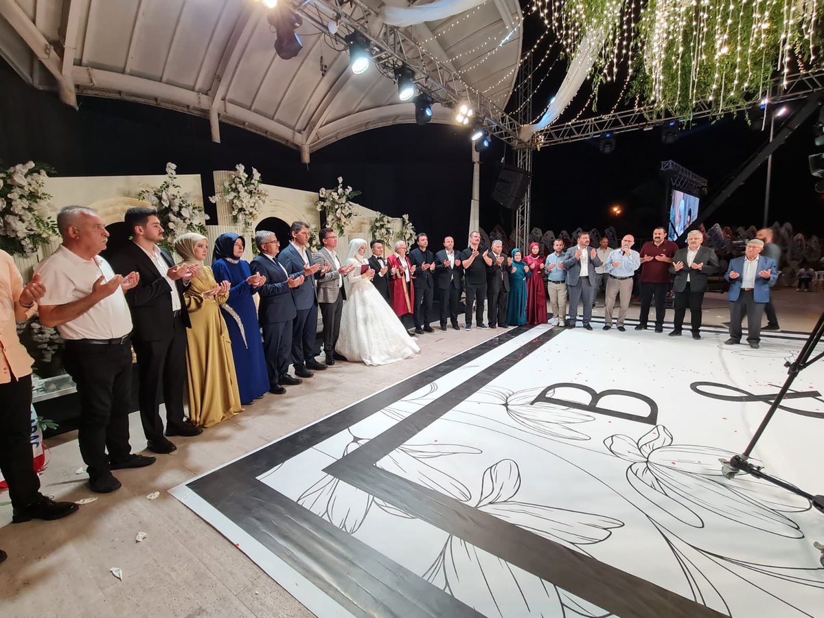 Önceki dönem Kumluca ilçe Başkanımız Sevgili Arif Yavuzer abimizin kıymetli kızının nikah merasiminde şahitlik etmek bizler için büyük bir onurdu. Genç çiftimize ömür boyu mutluluklar diliyor, Allah’tan huzur ve bereket dolu bir yuva nasip etmesini temenni ediyorum. Hayırlı